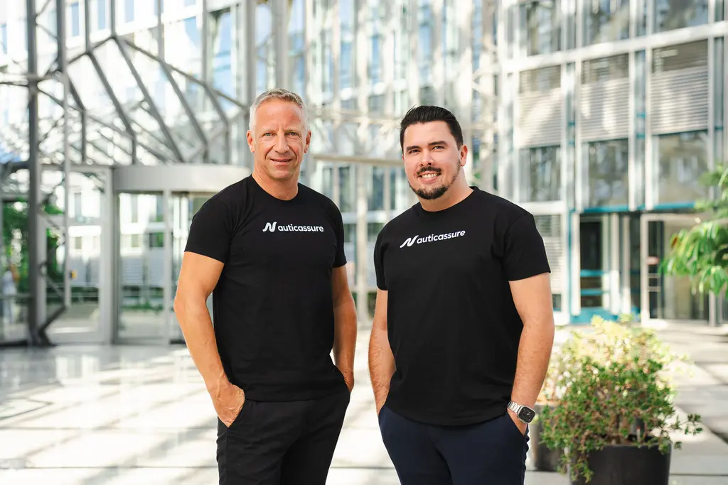 Norbert Porazik und Jonathan Posselt, Geschäftsführer der NauticAssure GmbH